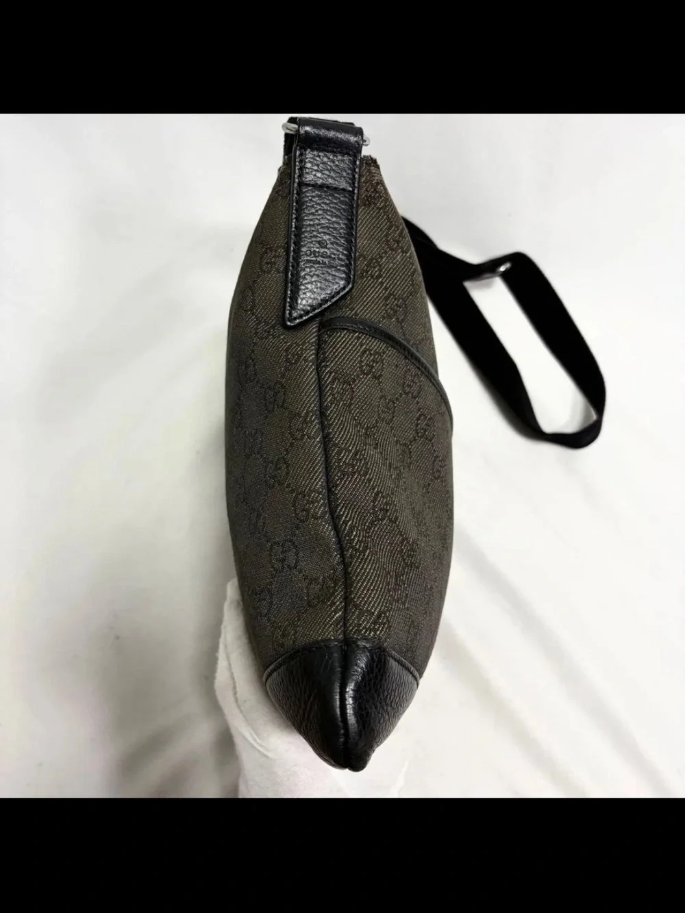 Gucci classic messenger